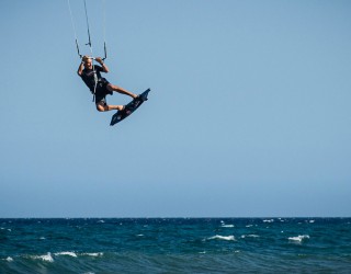 Learn kiteboarding or wakeboarding Header
